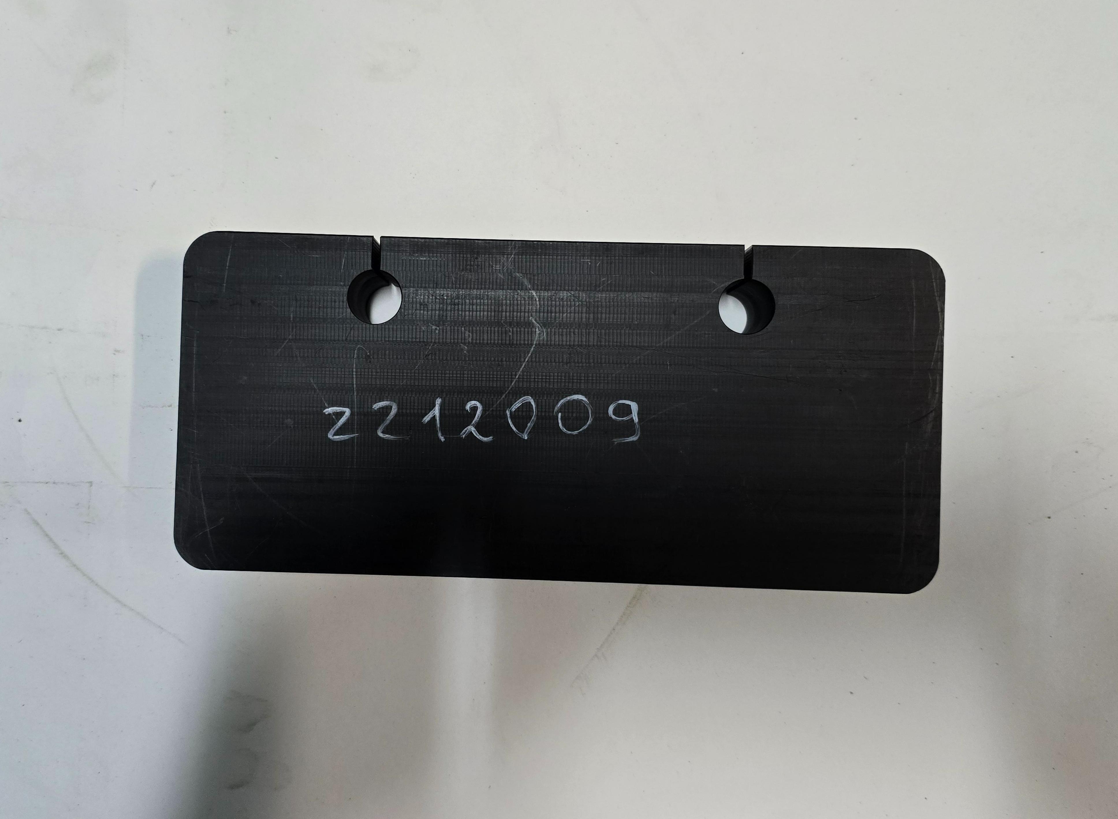 Направляющая гусеничной ленты 2212009 Направляющая гусеничной ленты 2212009