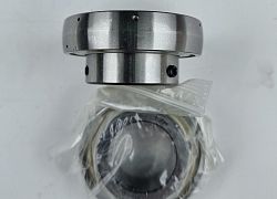 Подшипник на вертикальной стойке 7705